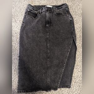 Abercrombie, low rise midi skirt in black with sexy side split, size 28